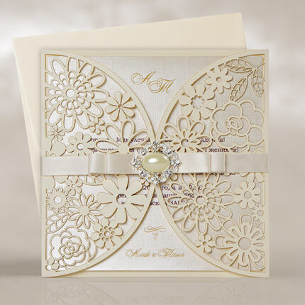 запрошення з брошкою